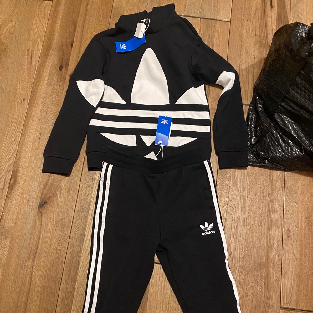 Boys Adidas track suit size small 8-10